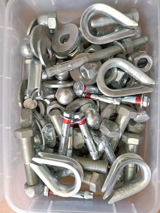 Surtido de tornillos y fijaciones