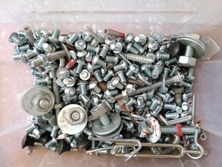 Surtido de tornillos y fijaciones