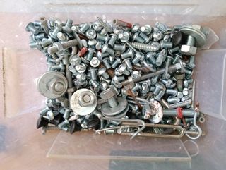 Surtido de tornillos y fijaciones