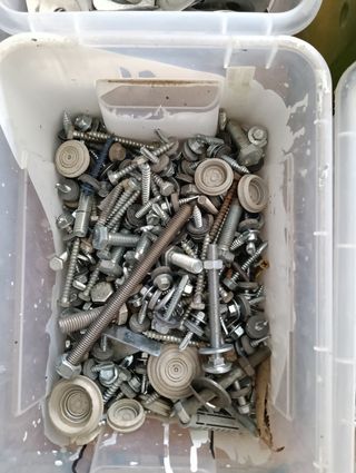 Surtido de tornillos y fijaciones