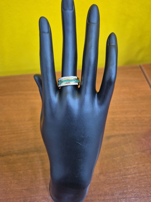 Anillo oro 18k brillantes y esmeraldas