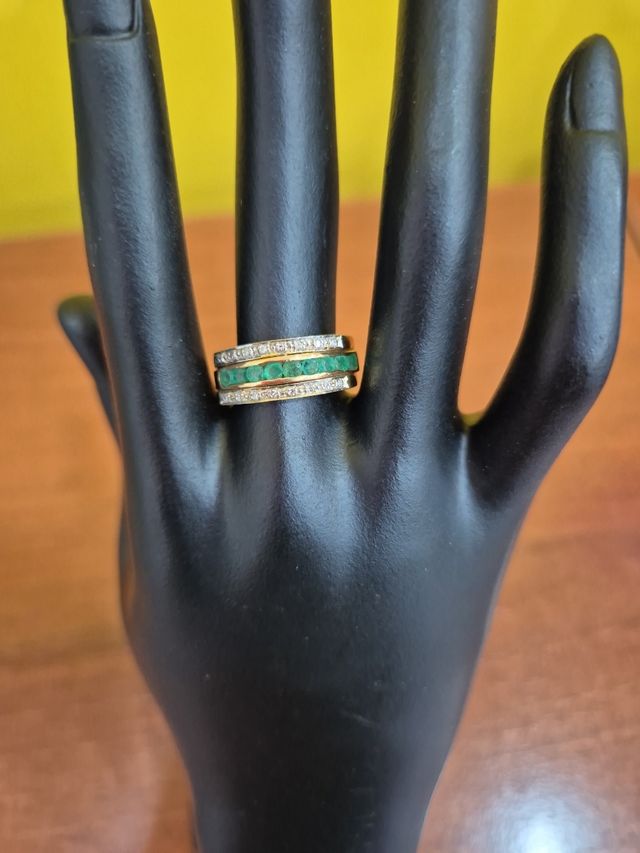 Anillo oro 18k brillantes y esmeraldas