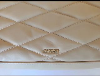 Bolso Parfois beige acolchado