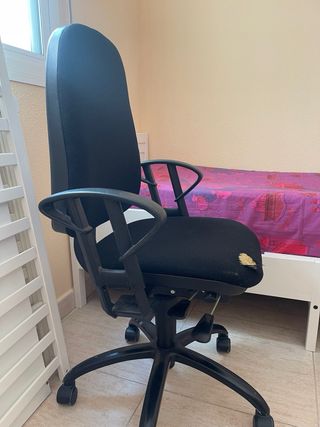 Silla escritorio giratoria negra