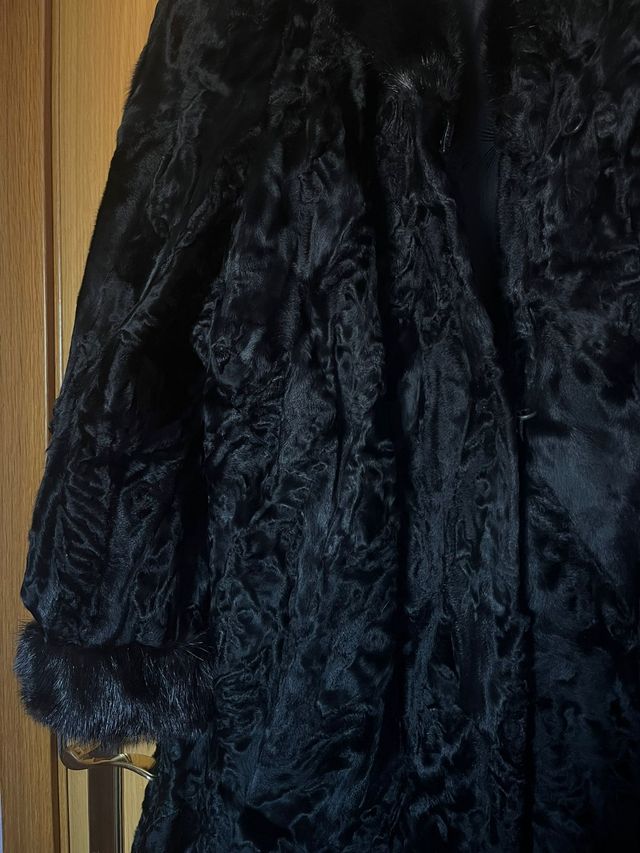 Abrigo Astracán Negro Auténtico