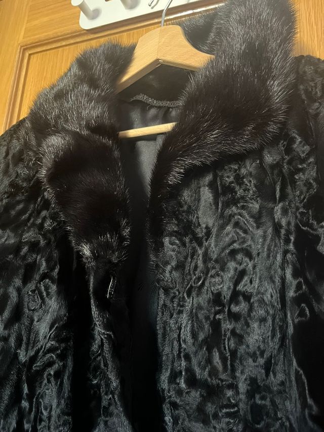 Abrigo Astracán Negro Auténtico