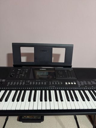 Piano Yamaha e463