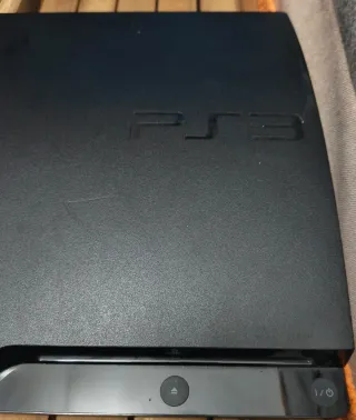 PS3 (PlayStation 3) negra con mando