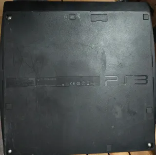 PS3 (PlayStation 3) negra con mando