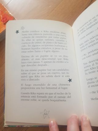 Kika Superbruja y la espada mágica (Spanish Edi...