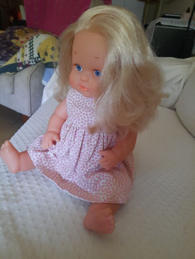 Muñeca Nenuco rubia con vestido