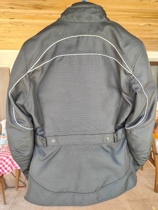 Chaqueta cordura.