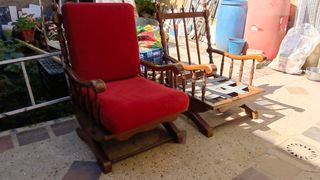 Sillón mecedora vintage rojo