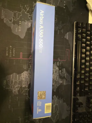 Maqueta Avión Emirates A380 escala 1:250