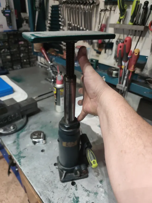 Gato Hidráulico - Elevador 6 .tn.