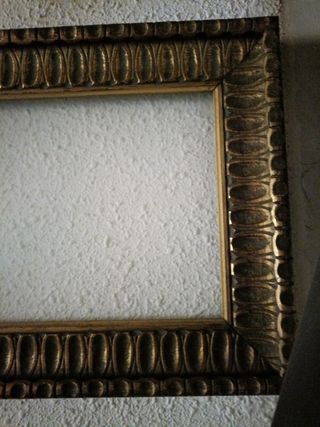 Marco antiguo dorado madera.Pn de oro.Con cristall