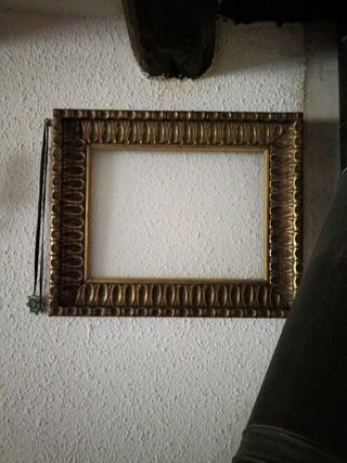 Marco antiguo dorado madera.Pn de oro.Con cristall