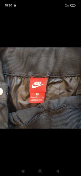 Pantalón Nike deportivo negro Vintage