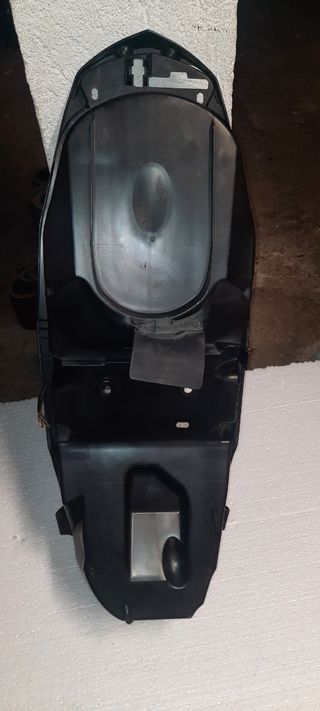 Cofre asiento XMAX 125-300 (2018-2021)