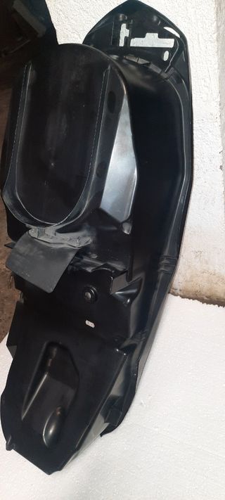 Cofre asiento XMAX 125-300 (2018-2021)