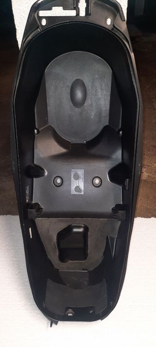 Cofre asiento XMAX 125-300 (2018-2021)