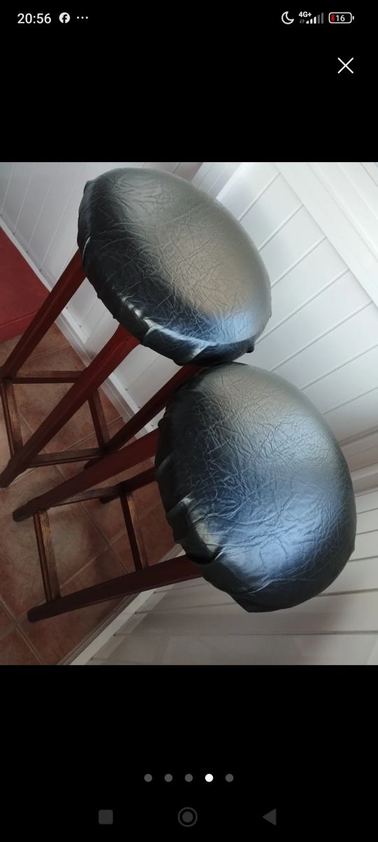 Taburete vintage madera y símil piel tengo dos