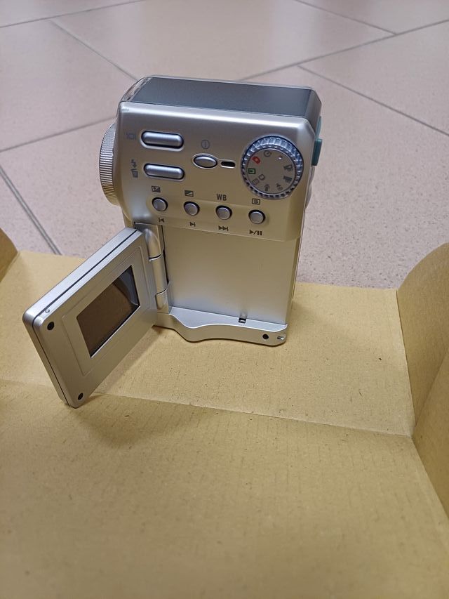 Digital camera FUJFILM MV-1