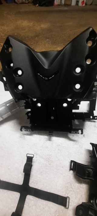 SOPORTE CAJA BATERIA(ARAÑA) YAMAHA XMAX 125-300