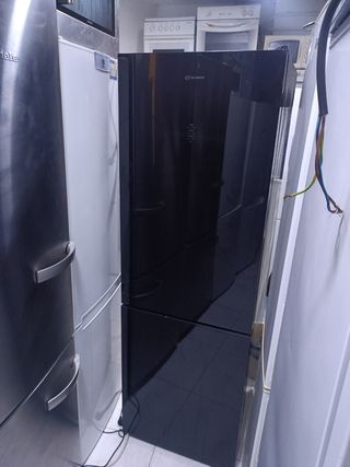 Nevera  negra - 2 puertas con cristal puerta