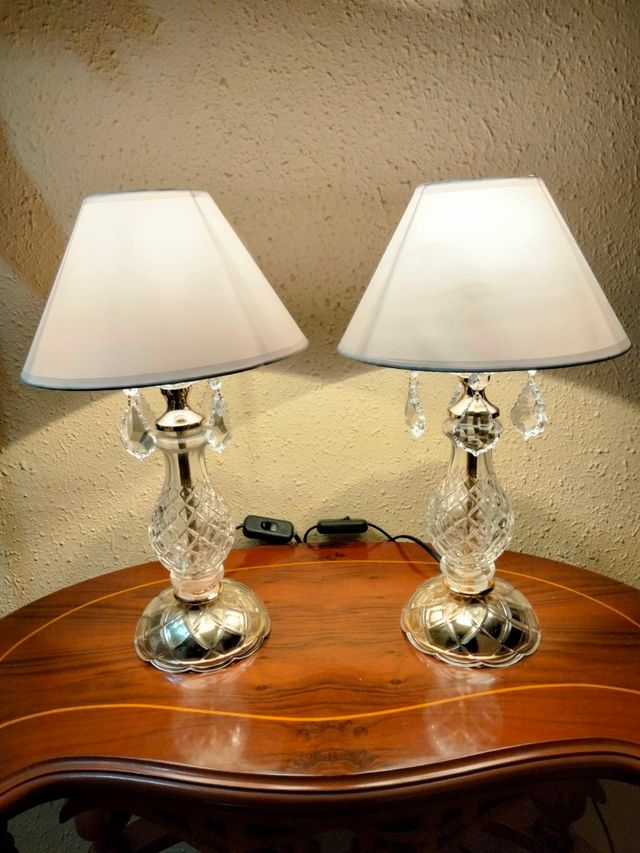 GRANDE COPPIA DI LAMPADARI IN BRONZO E CRISTALLO