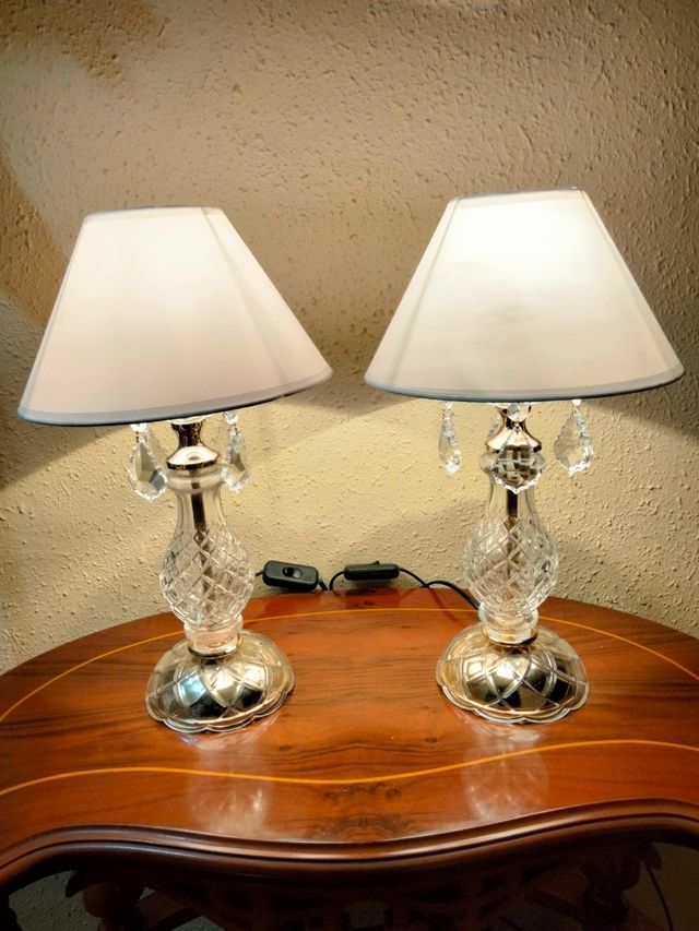 GRANDE COPPIA DI LAMPADARI IN BRONZO E CRISTALLO