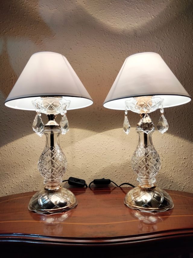 GRANDE COPPIA DI LAMPADARI IN BRONZO E CRISTALLO