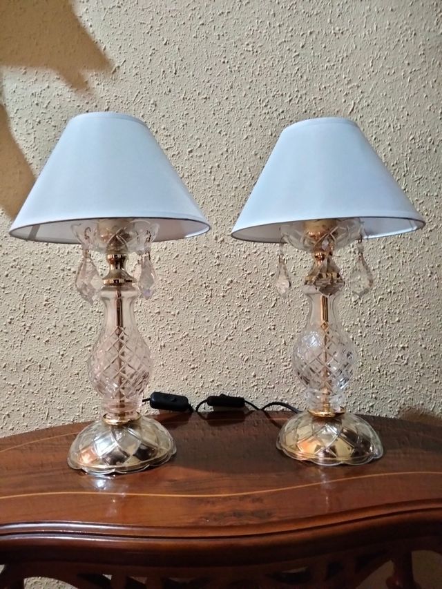 GRANDE COPPIA DI LAMPADARI IN BRONZO E CRISTALLO