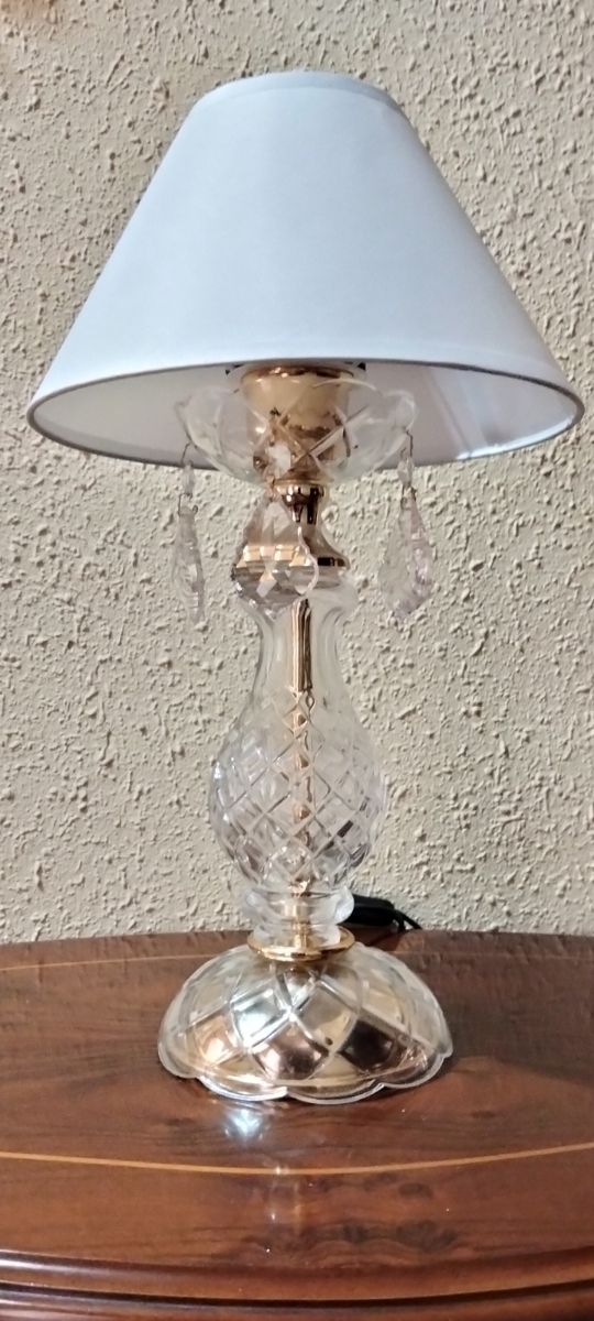 GRANDE COPPIA DI LAMPADARI IN BRONZO E CRISTALLO