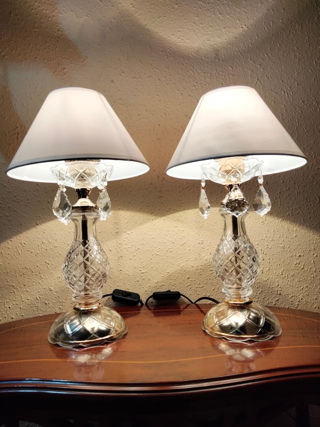 GRANDE COPPIA DI LAMPADARI IN BRONZO E CRISTALLO