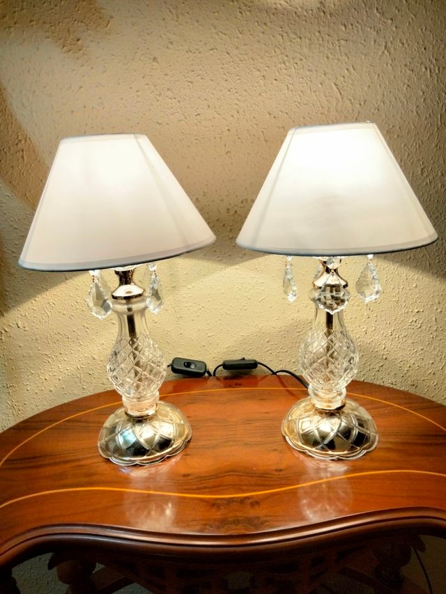 GRANDE COPPIA DI LAMPADARI IN BRONZO E CRISTALLO