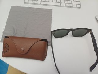 Gafas Ray-Ban Wayfarer negras y de regalo otras