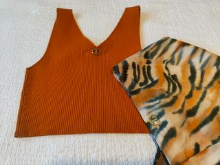 Conjunto falda y top estampado animal.