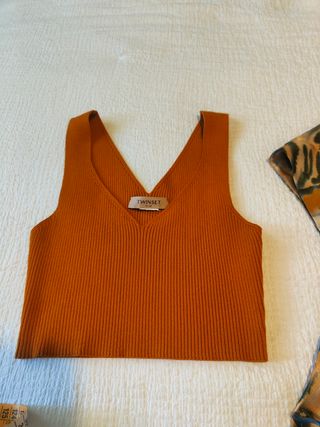 Conjunto falda y top estampado animal.