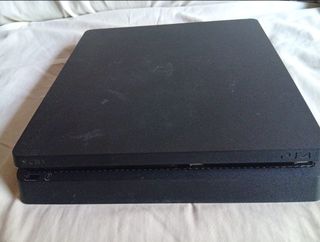 PS4 (PlayStation 4) negra