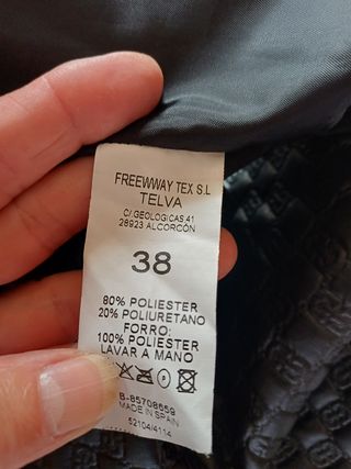 Falda negra polipiel efecto acolchado