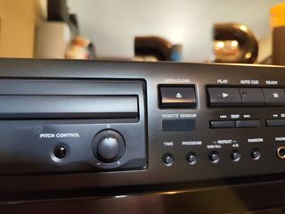 CD TASCAM CD-160 negro