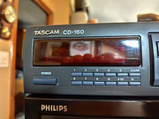 CD TASCAM CD-160 negro