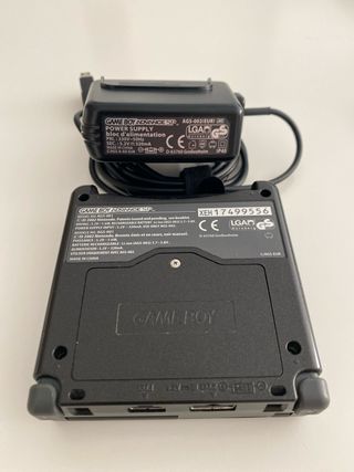 Game Boy Advance SP negra + 7 juegos