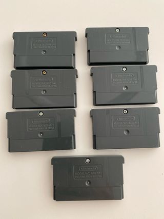 Game Boy Advance SP negra + 7 juegos