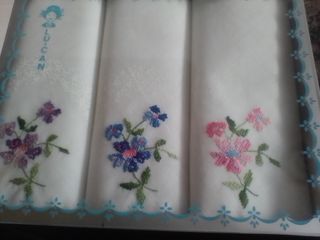 Pañuelos bordados antiguos (3) con punto de cruz