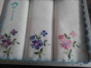 Pañuelos bordados antiguos (3) con punto de cruz