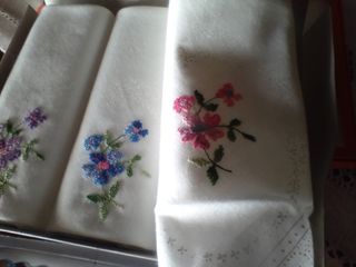 Pañuelos bordados antiguos (3) con punto de cruz