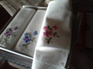 Pañuelos bordados antiguos (3) con punto de cruz