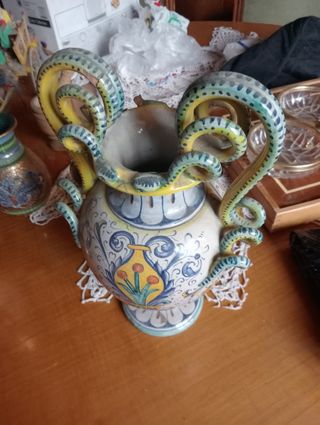 Teiera e vaso decorativi